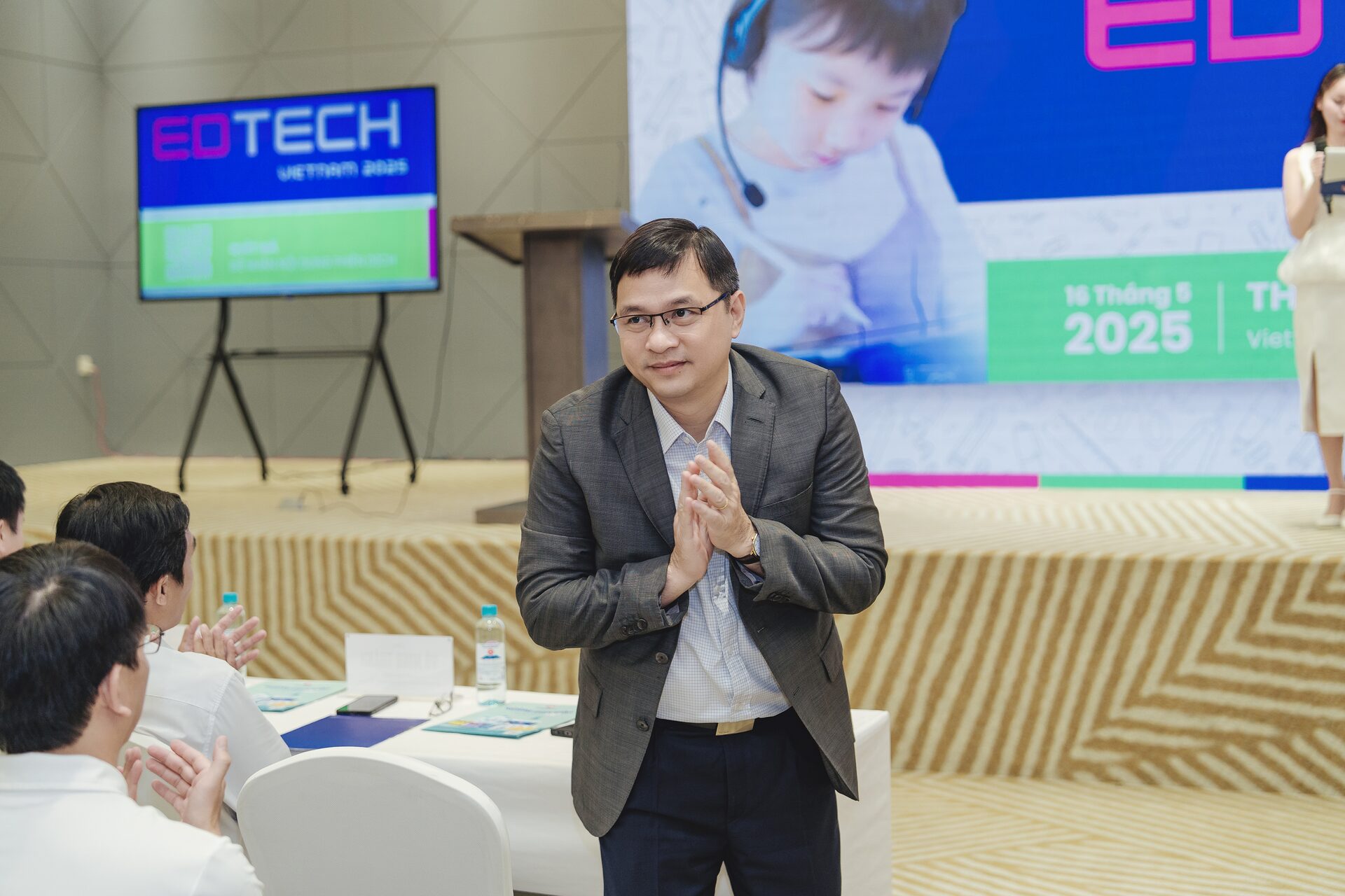 Ảnh 2 trên 568