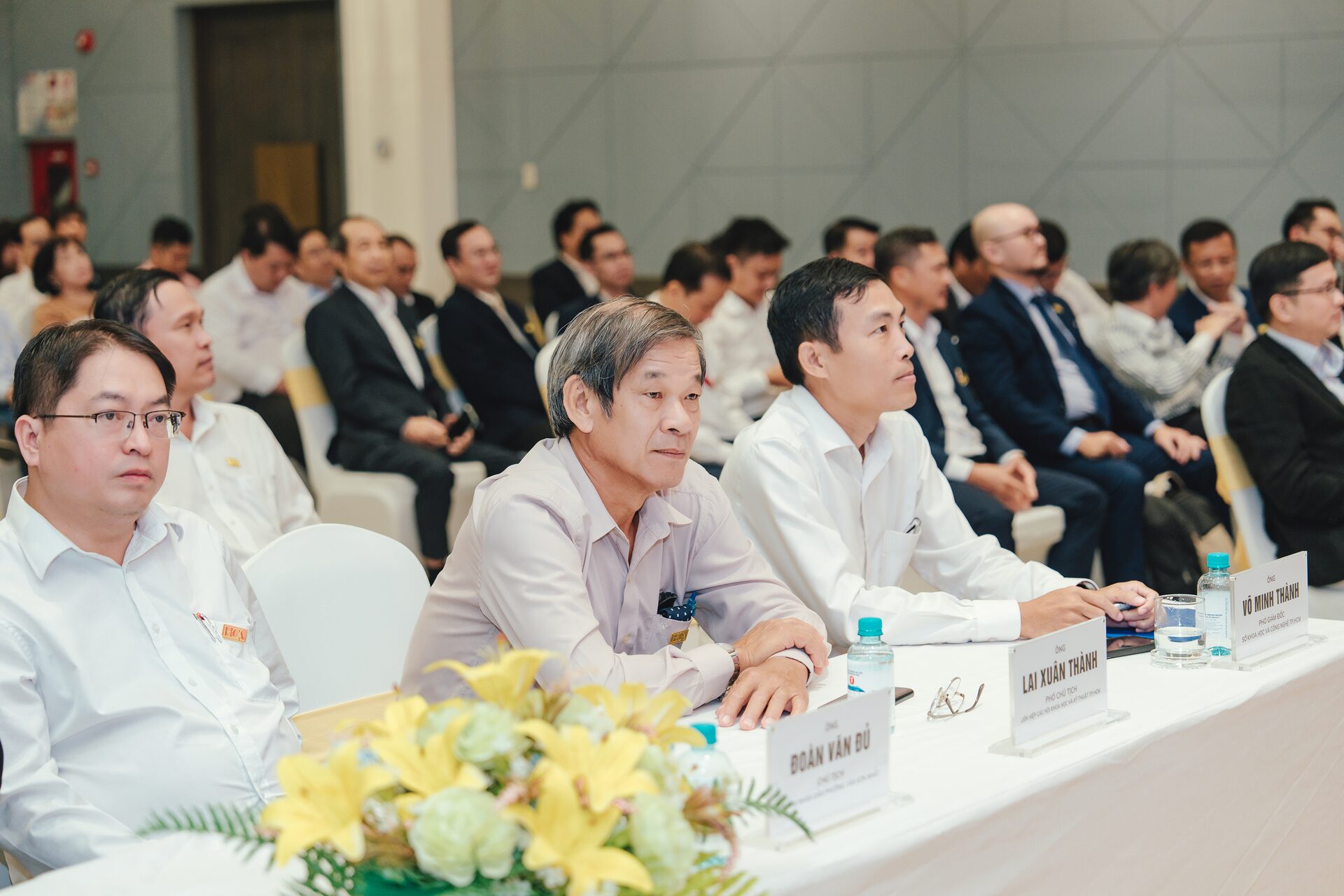 Ảnh 12 trên 589